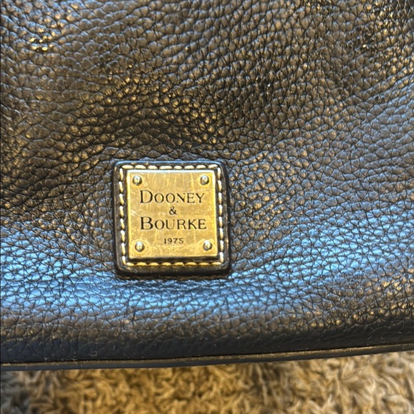 Dooney & Bourke Elegant Black Crossbody Bag - Picture 2 of 5